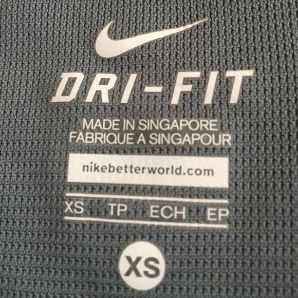 Purple Nike dri-fit sports bra - Picture 3 of 3